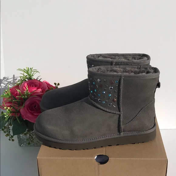 UGG Classic Mini Stud II Boots - Picture 4 of 6